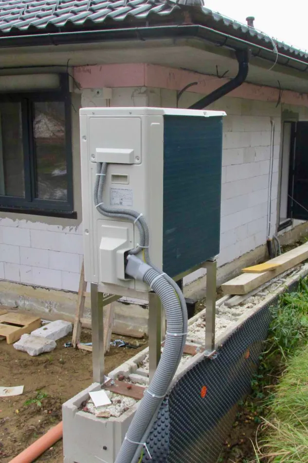 Tepelné čerpadlo vzduch voda Daikin Altherma 3 8kW rodinný dom Vyhne