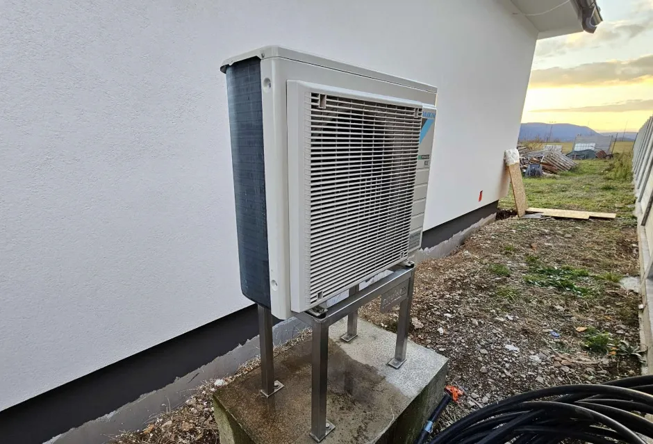 Tepelné čerpadlo vzduch voda Daikin Altherma 3 8kW s chladením rod. dom Dvorníky - Včeláre