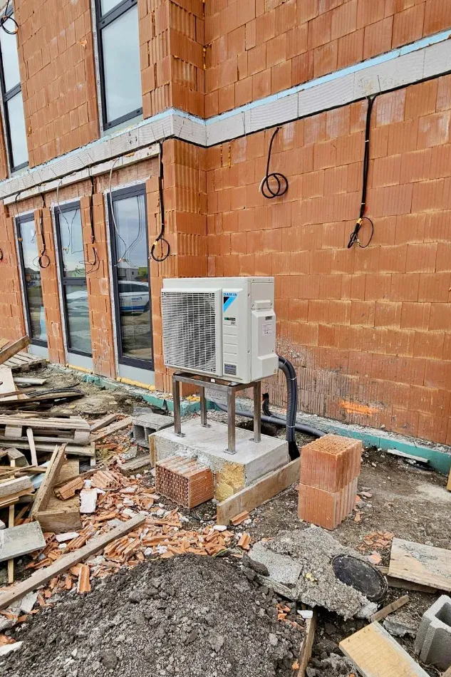 Tepelné čerpadlo vzduch voda Daikin Altherma 3 8kW s chladením rod. dom Engelharstetten