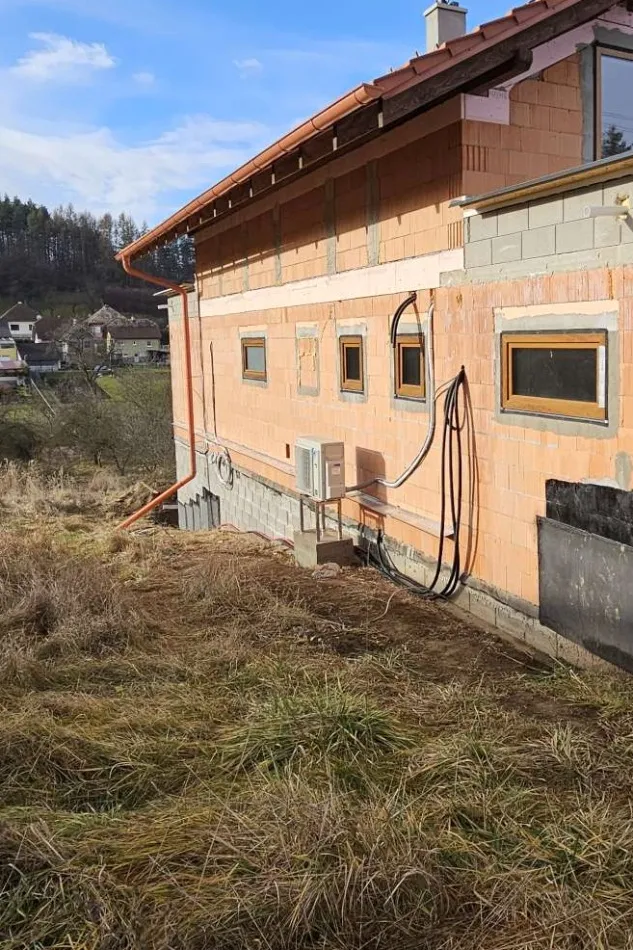 Tepelné čerpadlo vzduch voda Daikin Altherma 3 8kW s chladením rod. dom Ladomerská Vieska
