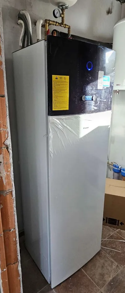 Tepelné čerpadlo vzduch voda Daikin Altherma 3 8kW s chladením rod. dom Ladomerská Vieska