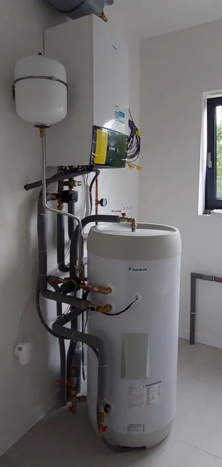 Tepelné čerpadlo vzduch voda Daikin Altherma 3 8kW s chladením rodinný dom Badín