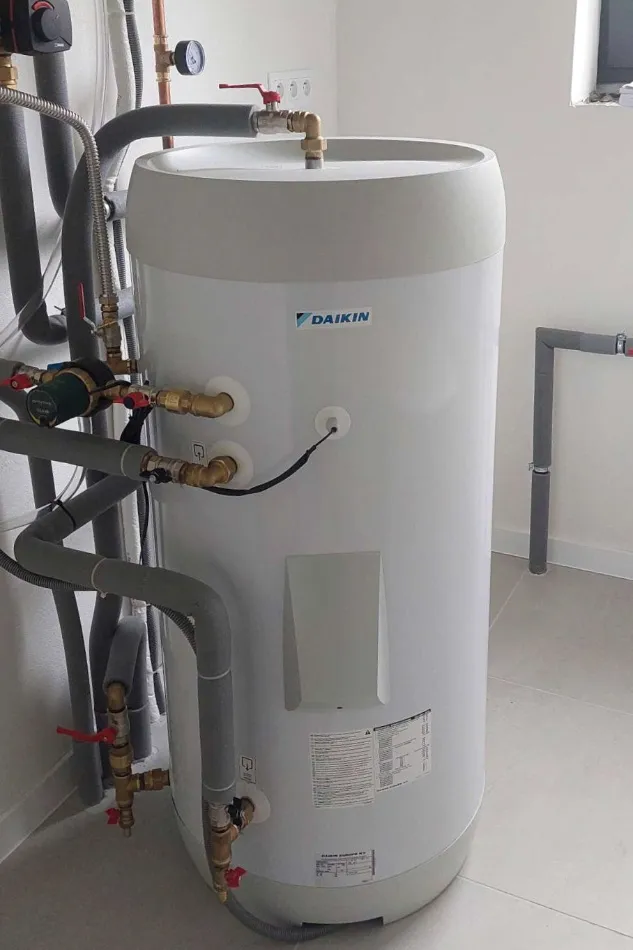 Tepelné čerpadlo vzduch voda Daikin Altherma 3 8kW s chladením rodinný dom Badín
