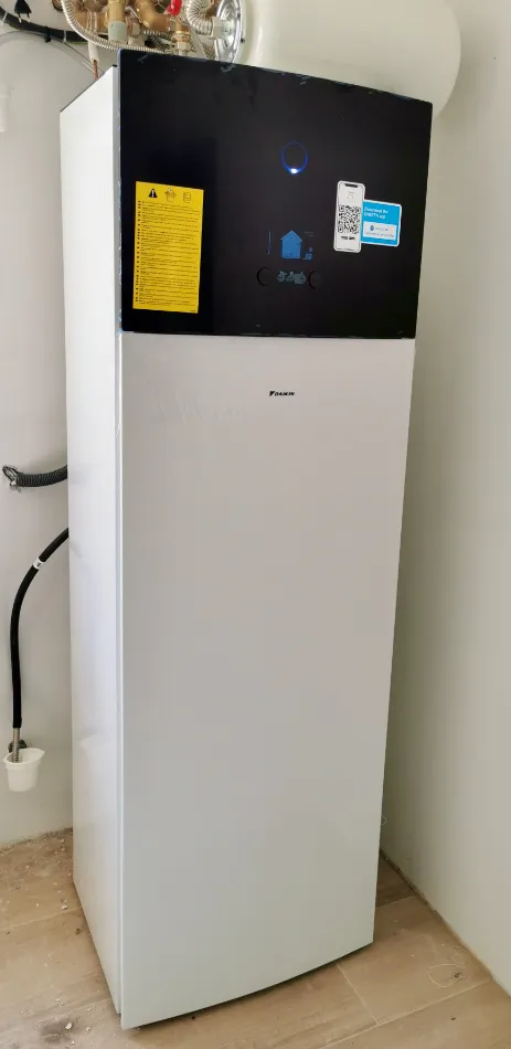 Tepelné čerpadlo vzduch voda Daikin Altherma 3 8kW s chladením rodinný dom Brestovany
