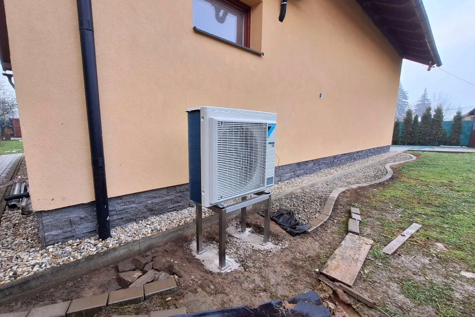 Tepelné čerpadlo vzduch voda Daikin Altherma 3 8kW s chladením rodinný dom Čerín