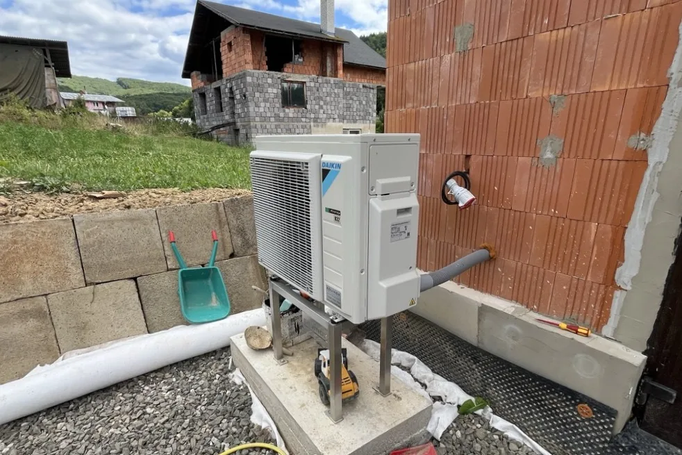 Tepelné čerpadlo vzduch voda Daikin Altherma 3 6kW s chladením rodinný dom Dedačov