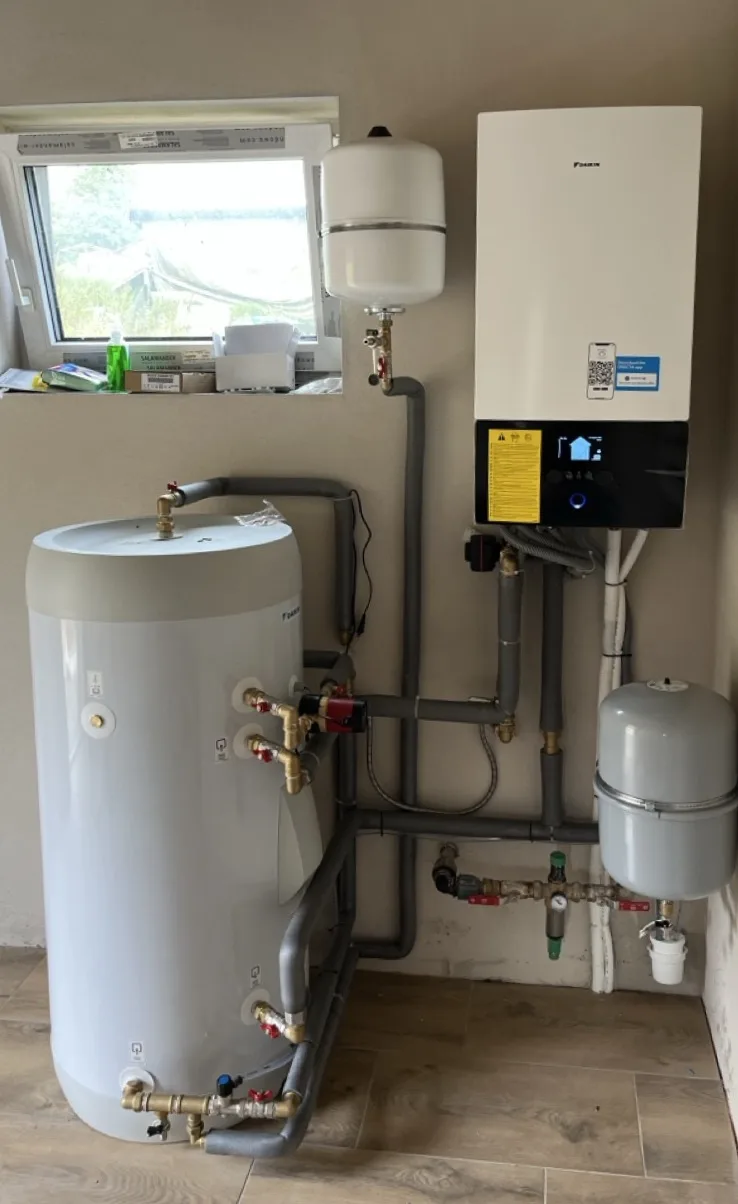 Tepelné čerpadlo vzduch voda Daikin Altherma 3 6kW s chladením rodinný dom Dedačov