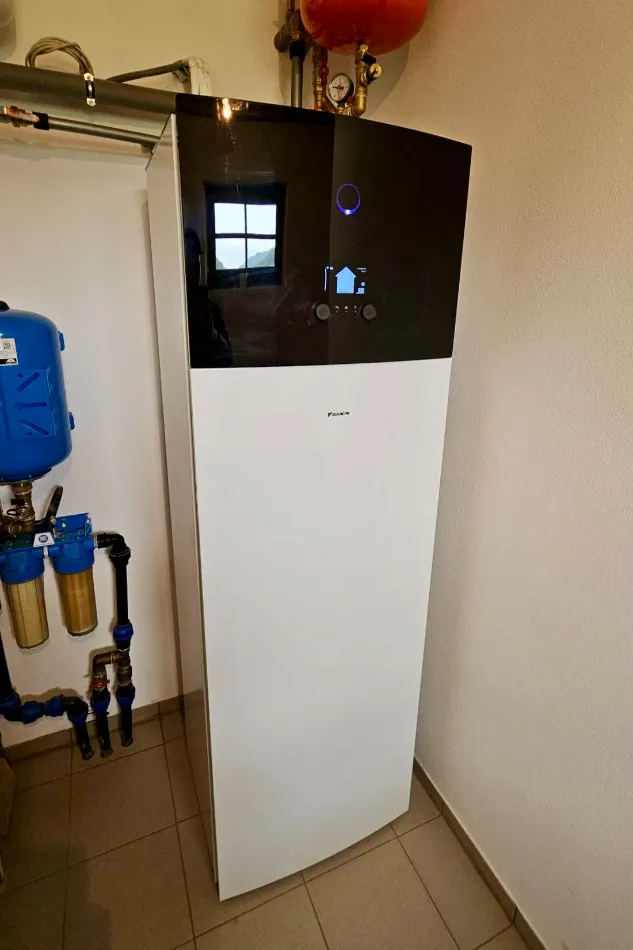 Tepelné čerpadlo vzduch voda Daikin Altherma 3 8kW s chladením rodinný dom Dolná Breznica
