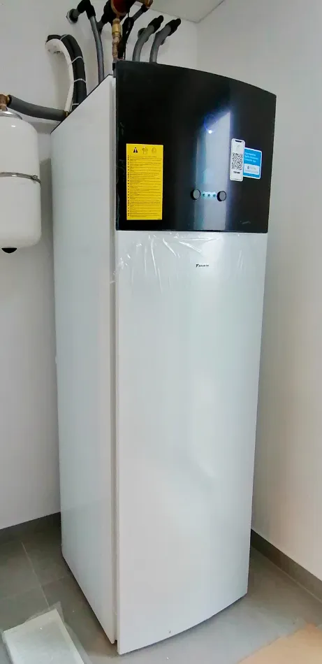 Tepelné čerpadlo vzduch voda Daikin Altherma 3 8kW s chladením rodinný dom Dúbravy