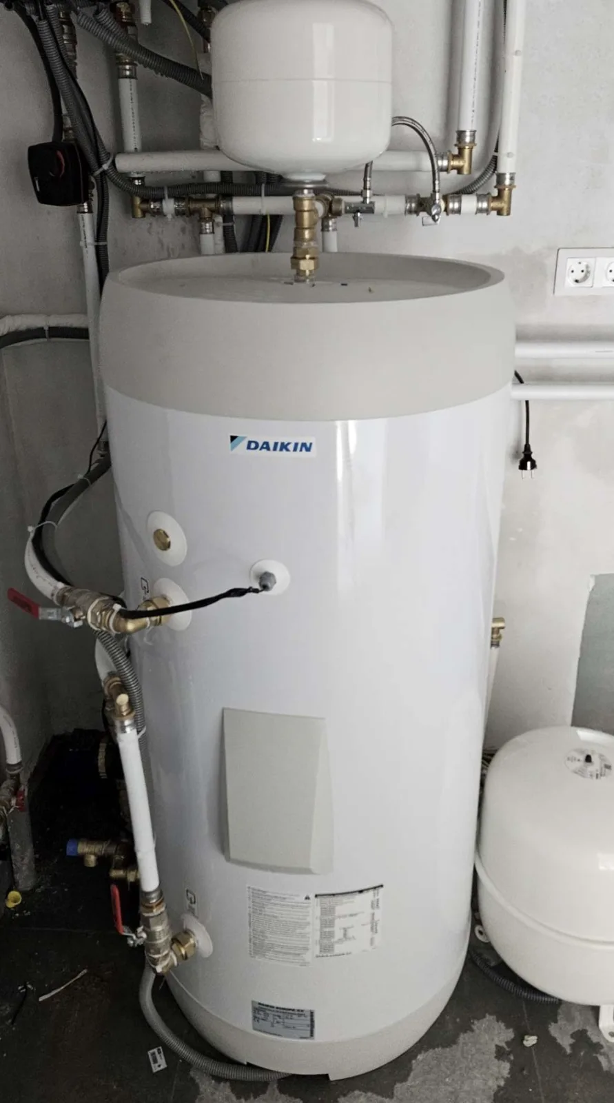 Tepelné čerpadlo vzduch voda Daikin Altherma 3 8kW s chladením rodinný dom Engelhartstetten