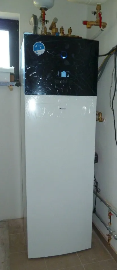 Tepelné čerpadlo vzduch voda Daikin Altherma 3 8kW s chladením rodinný dom Golianovo