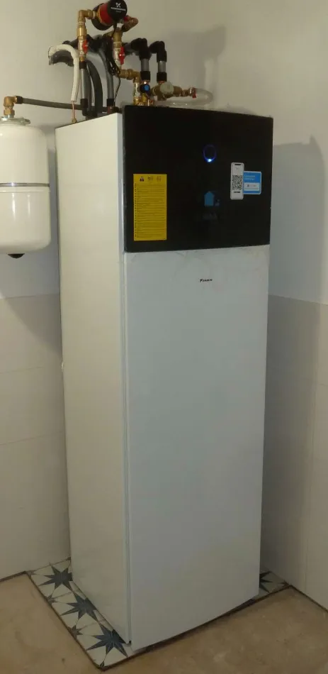 Tepelné čerpadlo vzduch voda Daikin Altherma 3 8kW s chladením rodinný dom Hriňová
