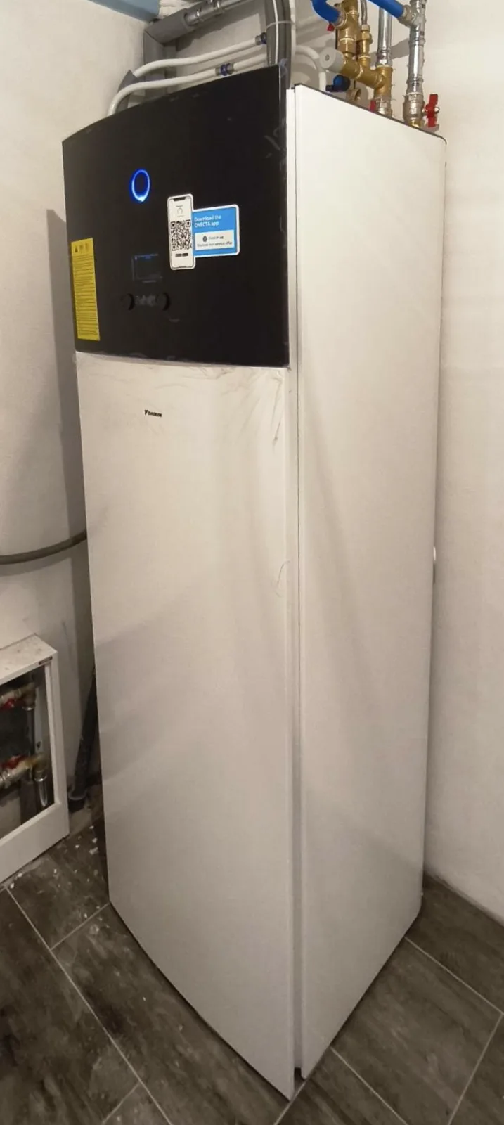 Tepelné čerpadlo vzduch voda Daikin Altherma 3 8kW s chladením rodinný dom Hrochoť