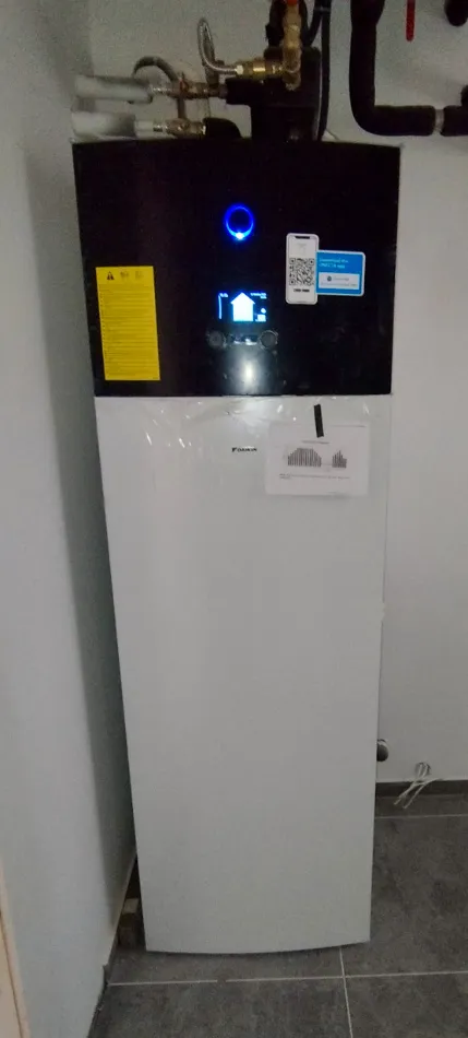 Tepelné čerpadlo vzduch voda Daikin Altherma 3 8kW s chladením rodinný dom Hronsek