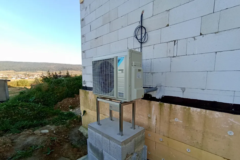 Tepelné čerpadlo vzduch voda Daikin Altherma 3 8kW s chladením rodinný dom Hruštín