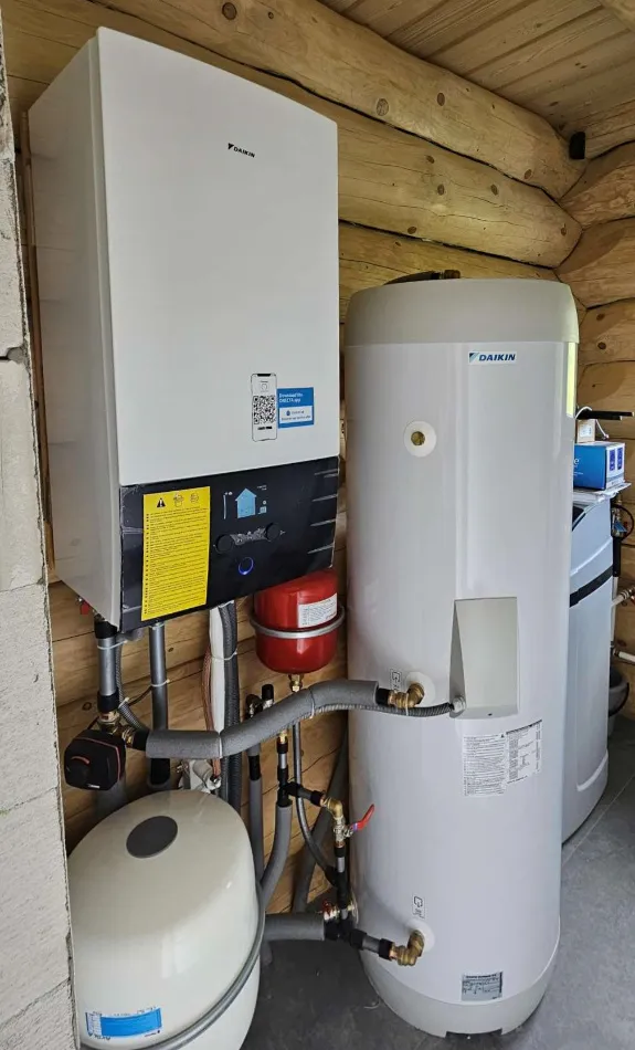 Tepelné čerpadlo vzduch voda Daikin Altherma 3 8kW s chladením rodinný dom Ižipovce