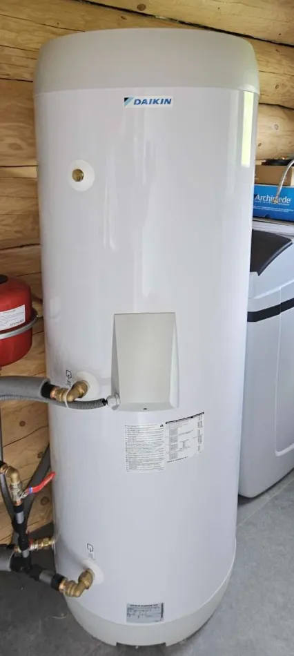 Tepelné čerpadlo vzduch voda Daikin Altherma 3 8kW s chladením rodinný dom Ižipovce