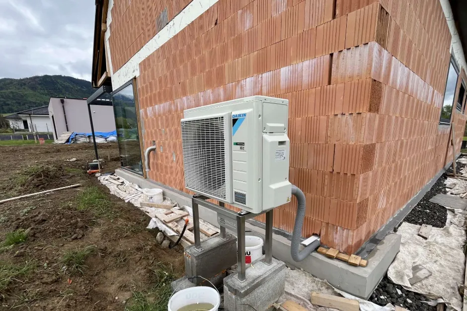 Tepelné čerpadlo vzduch voda Daikin Altherma 3 8kW s chladením rodinný dom Krasňany