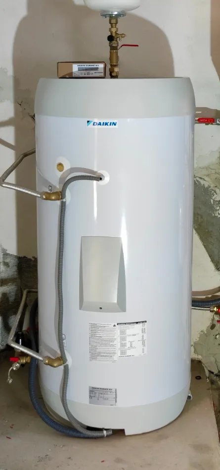 Tepelné čerpadlo vzduch voda Daikin Altherma 3 8kW s chladením rodinný dom Lupoč