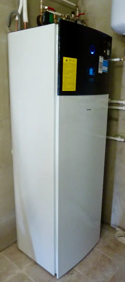 Tepelné čerpadlo vzduch voda Daikin Altherma 3 8kW s chladením rodinný dom Malé Bielice