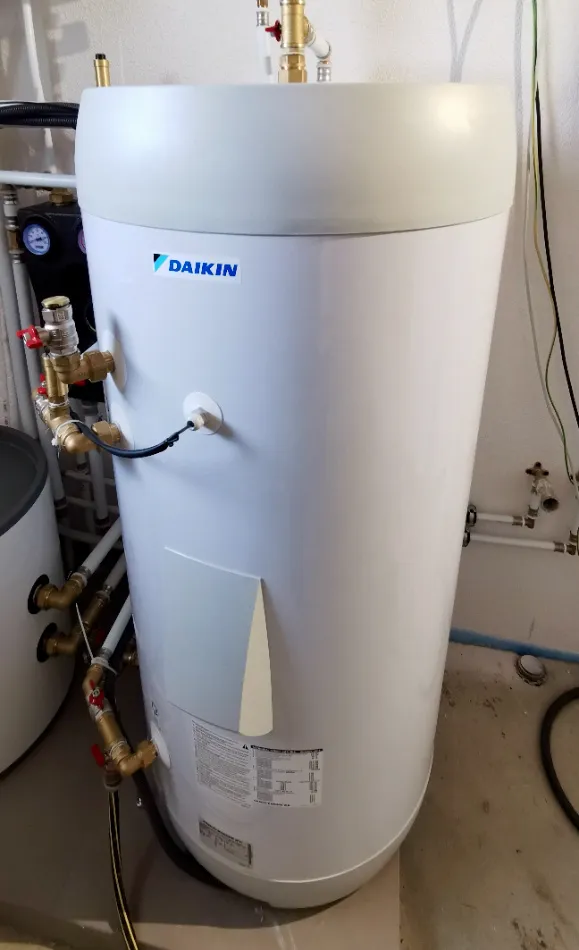 Tepelné čerpadlo vzduch voda Daikin Altherma 3 8kW s chladením rodinný dom Malé Kršteňany