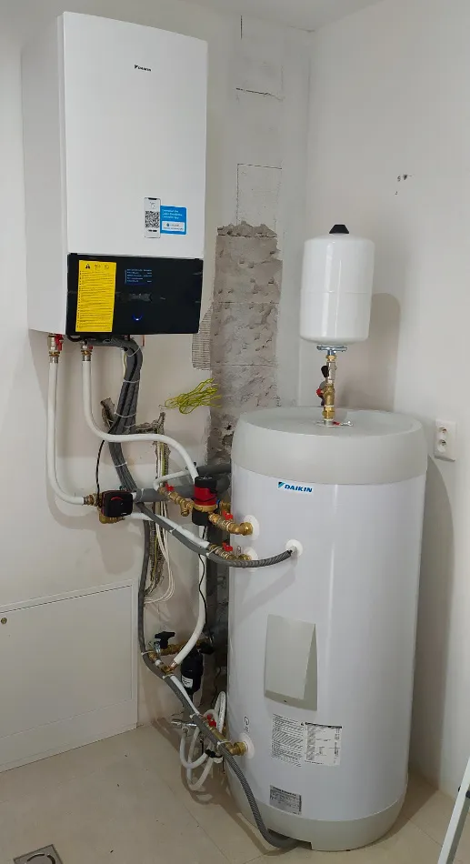 Tepelné čerpadlo vzduch voda Daikin Altherma 3 8kW s chladením rodinný dom Malý Lapáš