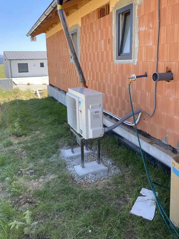 Tepelné čerpadlo vzduch voda Daikin Altherma 3 8kW s chladením rodinný dom Malý Slavkov