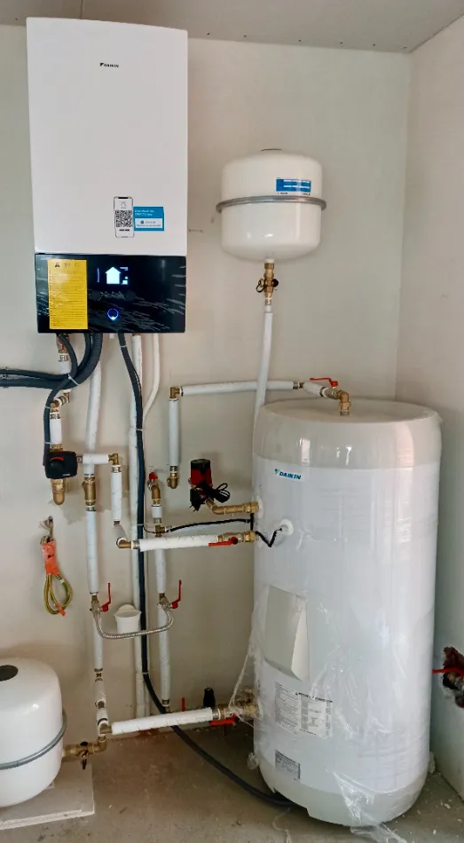 Tepelné čerpadlo vzduch voda Daikin Altherma 3 8kW s chladením rodinný dom Mlynica