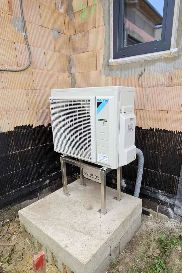 Tepelné čerpadlo vzduch voda Daikin Altherma 3 8kW s chladením rodinný dom Niederabsdorf