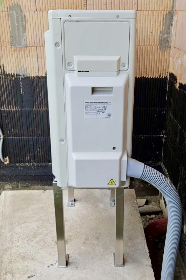 Tepelné čerpadlo vzduch voda Daikin Altherma 3 8kW s chladením rodinný dom Niederabsdorf