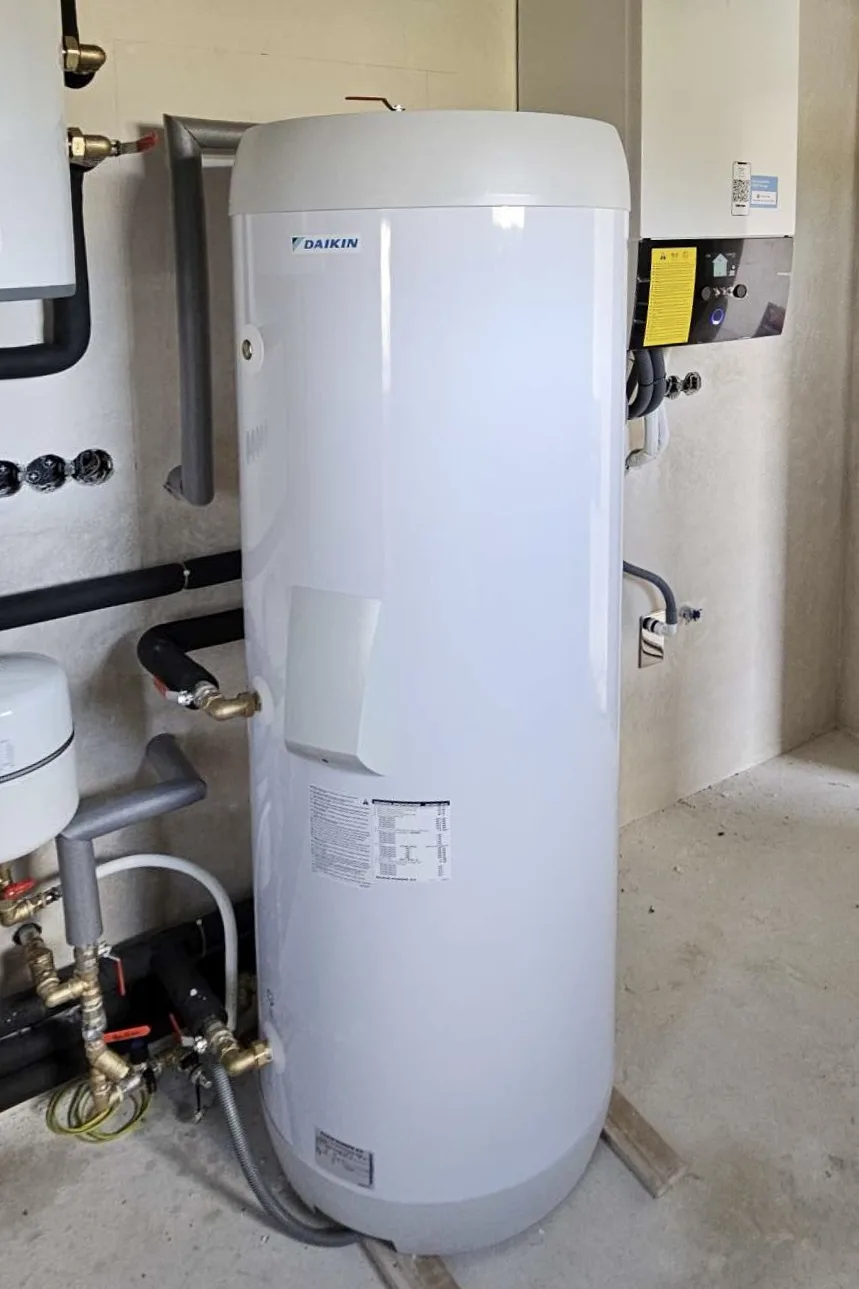 Tepelné čerpadlo vzduch voda Daikin Altherma 3 8kW s chladením rodinný dom Nižná