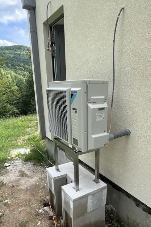 Tepelné čerpadlo vzduch voda Daikin Altherma 3 8kW s chladením rodinný dom Nová Baňa