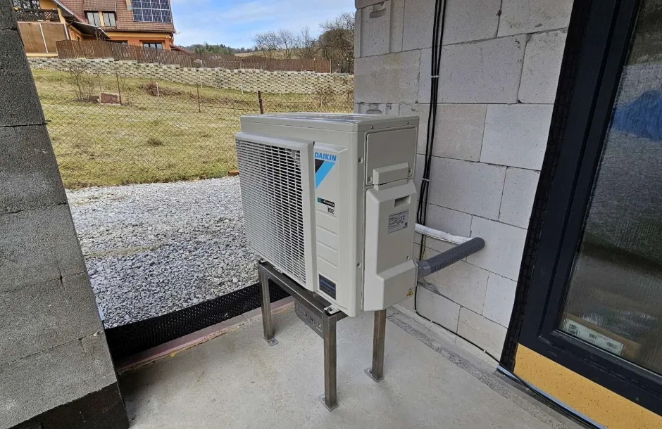 Tepelné čerpadlo vzduch voda Daikin Altherma 3 8kW s chladením rodinný dom Poniky