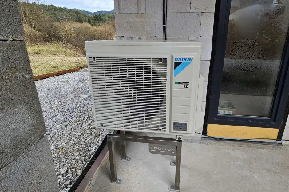 Tepelné čerpadlo vzduch voda Daikin Altherma 3 8kW s chladením rodinný dom Poniky