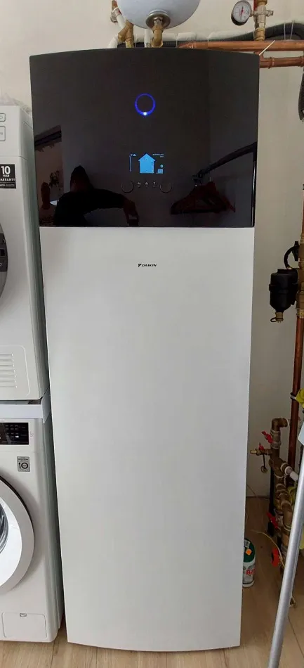 Tepelné čerpadlo vzduch voda Daikin Altherma 3 8kW s chladením rodinný dom Slepčany
