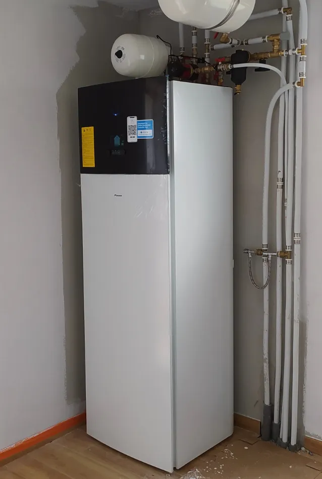 Tepelné čerpadlo vzduch voda Daikin Altherma 3 8kW s chladením rodinný dom Slovenská Ľupča
