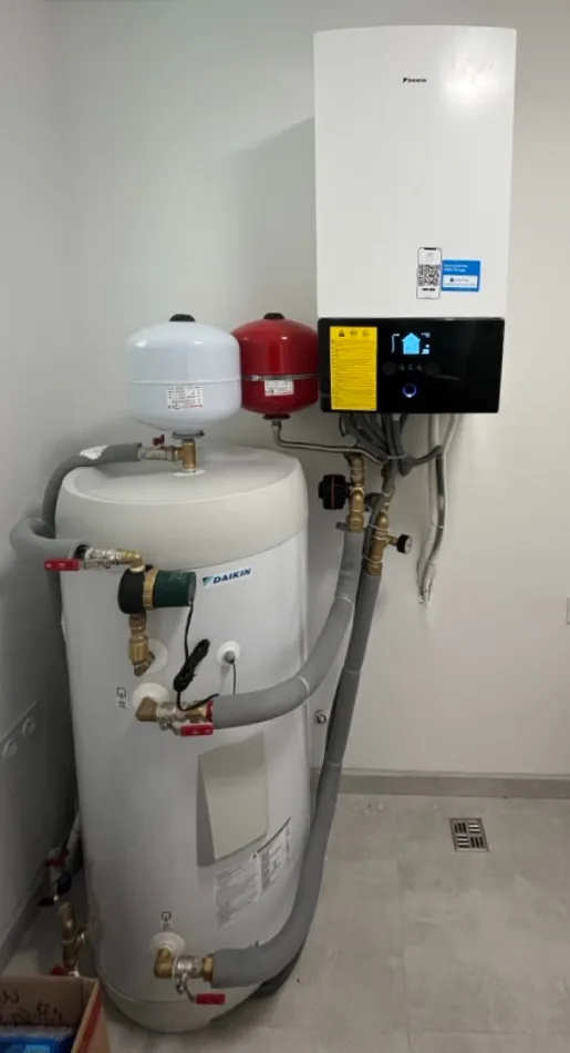 Tepelné čerpadlo vzduch voda Daikin Altherma 3 8kW s chladením rodinný dom Stupné