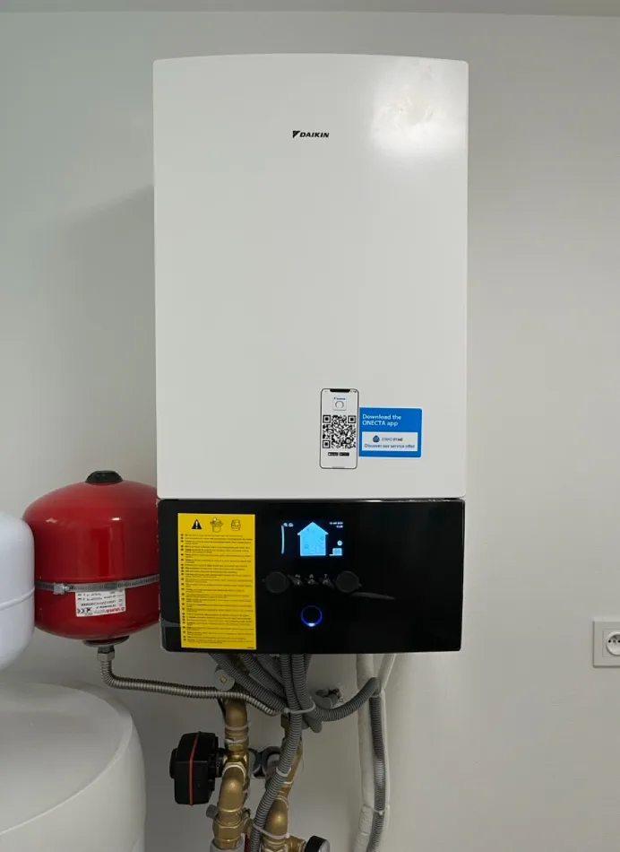 Tepelné čerpadlo vzduch voda Daikin Altherma 3 8kW s chladením rodinný dom Stupné