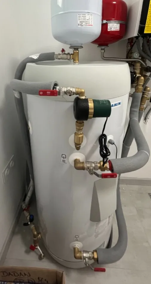 Tepelné čerpadlo vzduch voda Daikin Altherma 3 8kW s chladením rodinný dom Stupné