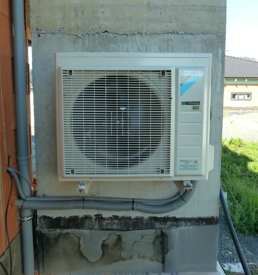 Tepelné čerpadlo vzduch voda Daikin Altherma 3 8kW s chladením rodinný dom Uhorská Ves