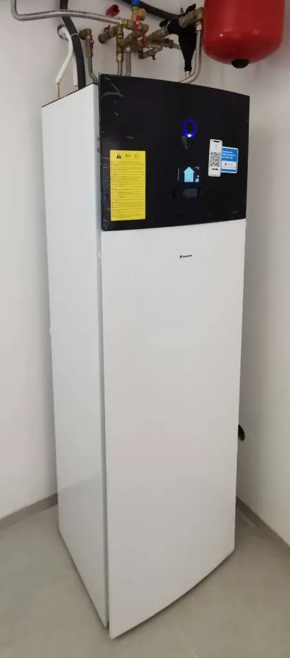 Tepelné čerpadlo vzduch voda Daikin Altherma 3 8kW s chladením rodinný dom Veľké Kostoľany