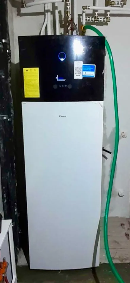 Tepelné čerpadlo vzduch voda Daikin Altherma 3 8kW s chladením rodinný dom Viničné