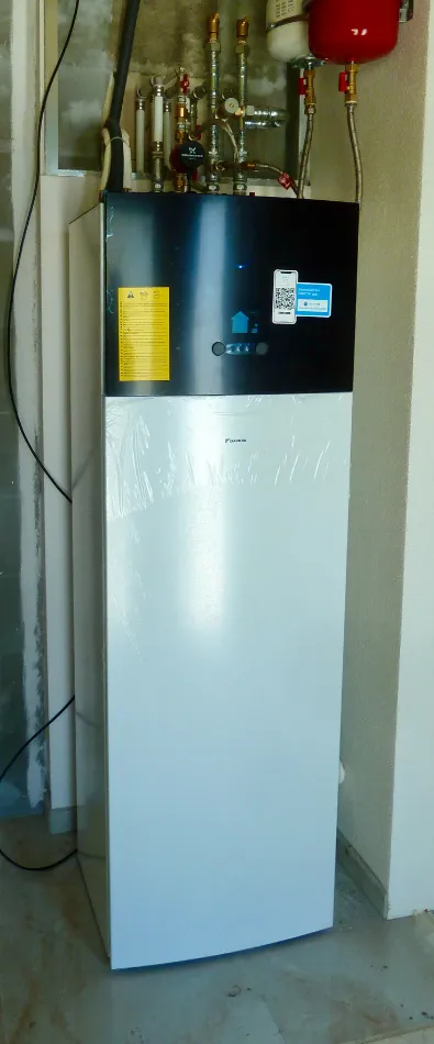 Tepelné čerpadlo vzduch voda Daikin Altherma 3 8kW s chladením rodinný dom Vlkanová