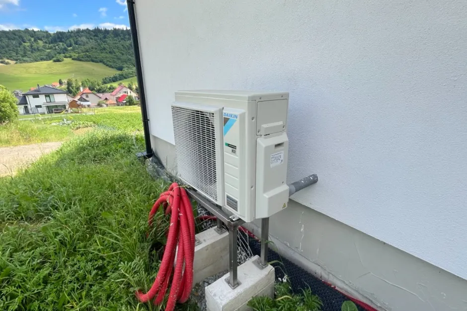 Tepelné čerpadlo vzduch voda Daikin Altherma 3 8kW s chladením rodinný dom Zaškov