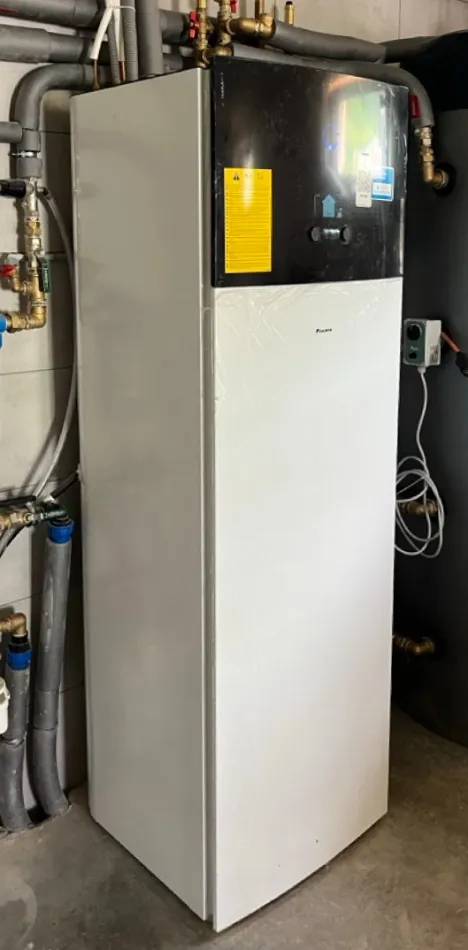 Tepelné čerpadlo vzduch voda Daikin Altherma 3 8kW s chladením rodinný dom Zaškov
