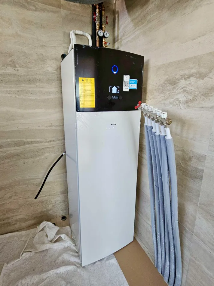 Tepelné čerpadlo vzduch voda Daikin Altherma 3 8kW s chladením rodinný dom Zurndorf