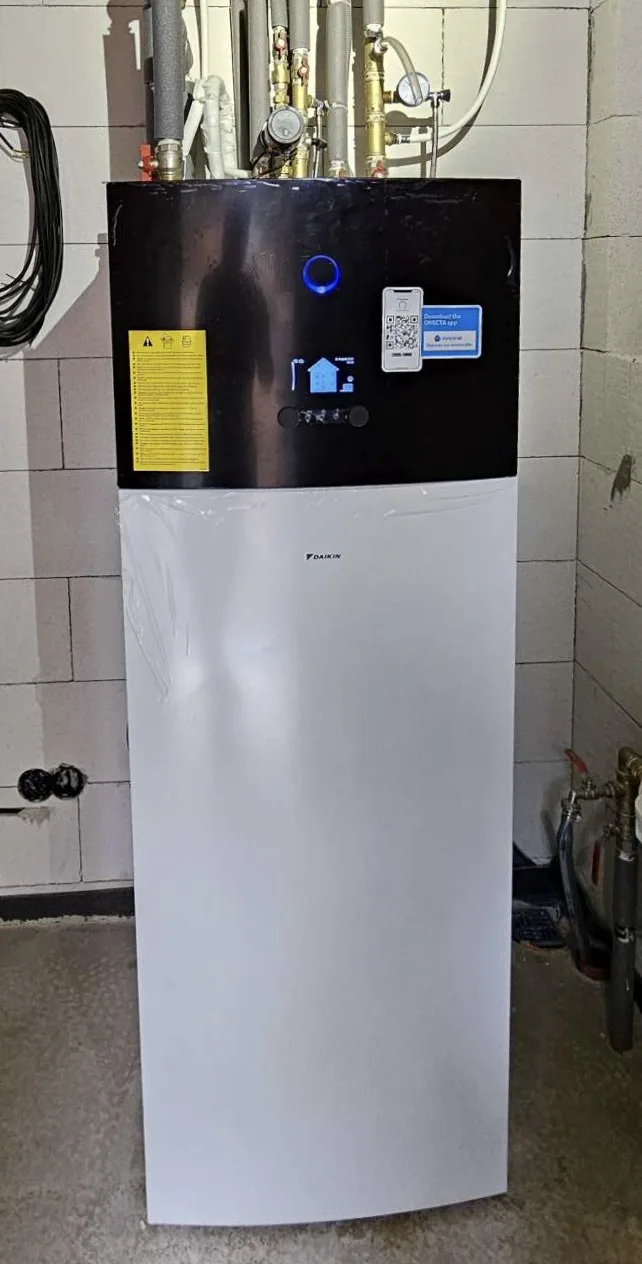 Tepelné čerpadlo vzduch voda Daikin Altherma 3 bi-zone 6kW rodinný dom Beňuš