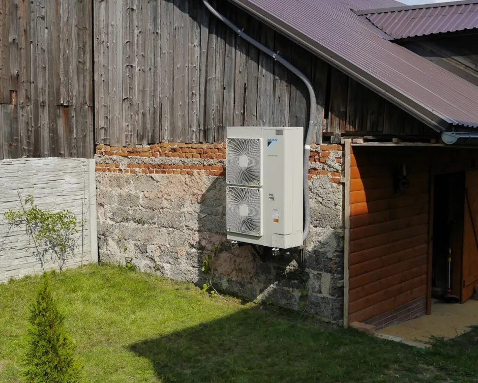 Tepelné čerpadlo vzduch voda Daikin Altherma HT vysokoteplotné 11kW rodinný dom Priechod