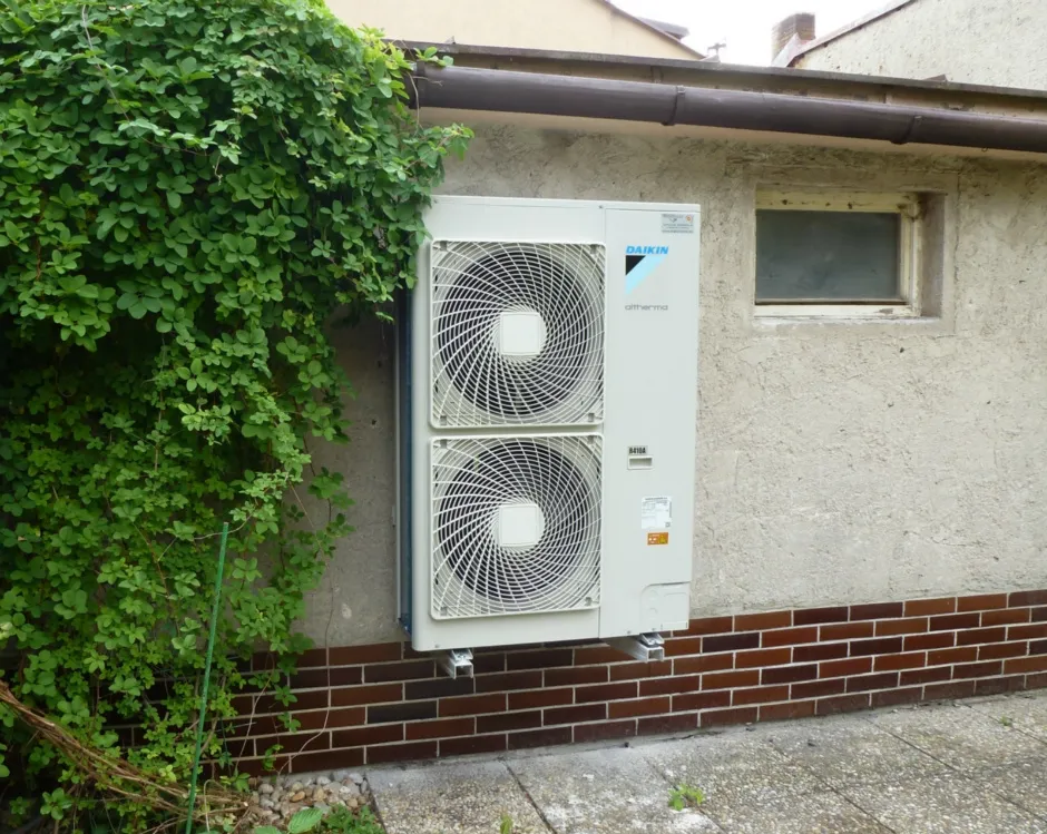 Tepelné čerpadlo vzduch voda Daikin Altherma HT vysokoteplotné 14kW rodinný dom Priechod