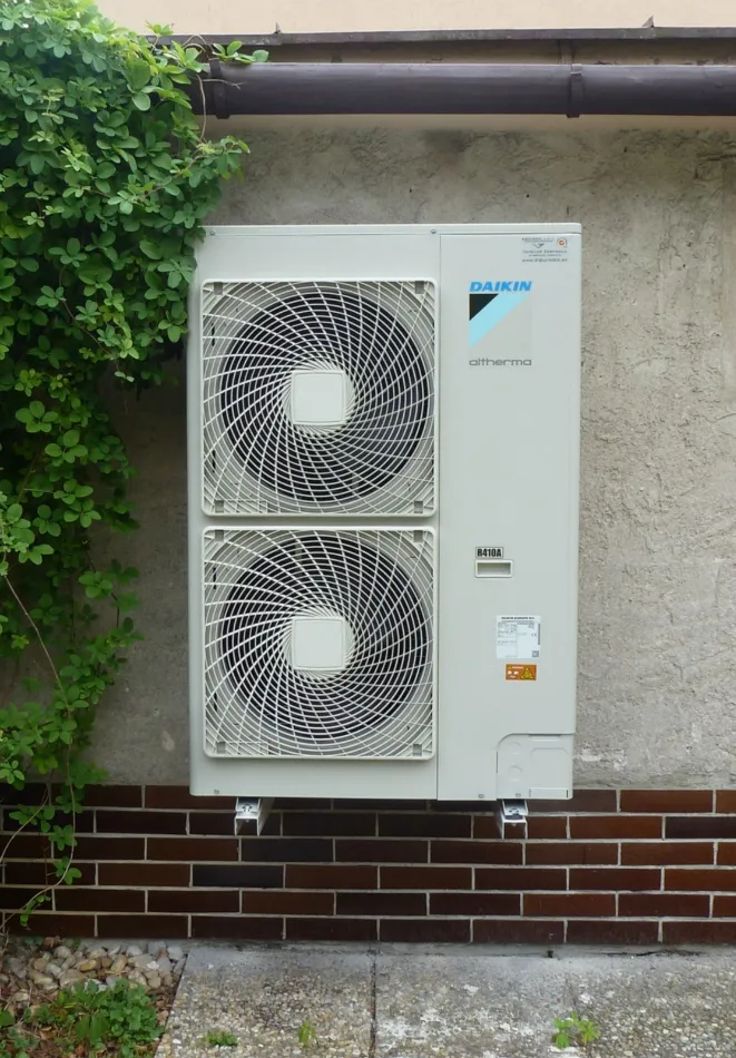 Tepelné čerpadlo vzduch voda Daikin Altherma HT vysokoteplotné 14kW rodinný dom Priechod